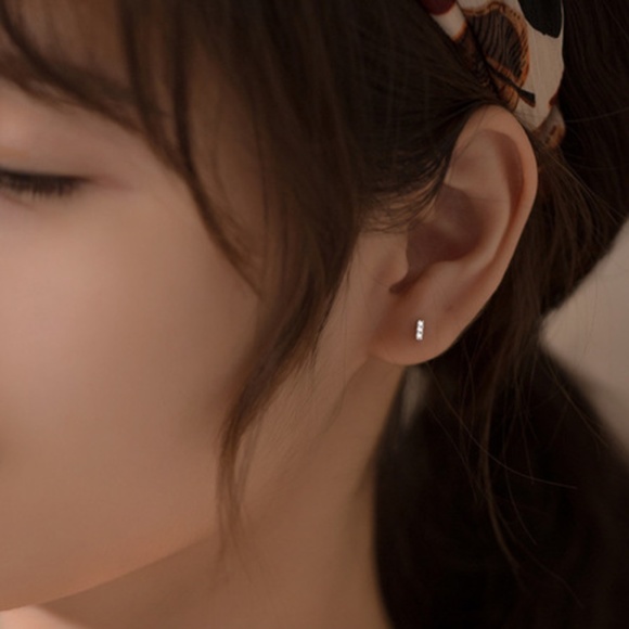 925 Sterling Silver Dainty Mismatched Rhinestone Geometric Stud Earrings - Picture 3 of 5